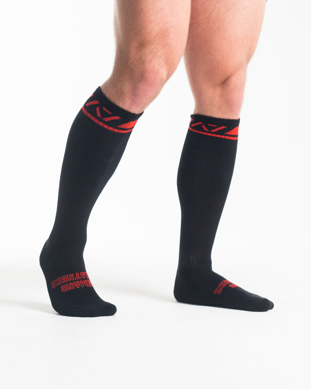 A7 Red Dawn Deadlift socks are designed specifically for pulls and keep your shins protected from scrapes. A7 deadlift socks are a perfect pair to wear in training or powerlifting competition. The IPF Approved Kit includes Powerlifting Singlet, A7 Meet Shirt, A7 Zebra Wrist Wraps, A7 Deadlift Socks, Hourglass Knee Sleeves (Stiff Knee Sleeves and Rigor Mortis Knee Sleeves). Genouillères powerlifting shipping to France, Spain, Ireland, Germany, Italy, Sweden and EU.