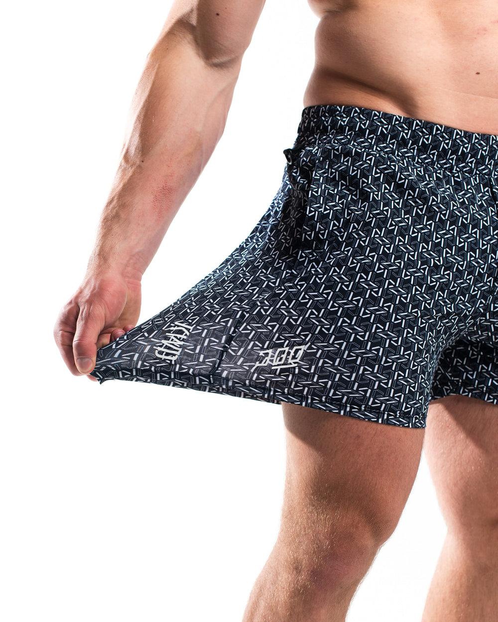 360GO was created to provide the flexibility for all movements in your training while offering comfort. These shorts offer 360 degrees of stretch in all angles and allow you to remain comfortable without limiting any movement in both training and life environments. Designed with a wide drawstring to easily adjust your waist without slipping. Purchase 360GO KWD Squat Shorts from A7 UK. Genouillères powerlifting shipping to France, Spain, Ireland, Germany, Italy, Sweden and EU.