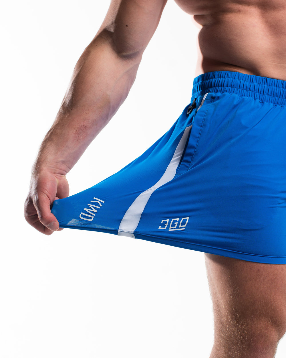 360GO was created to provide the flexibility for all movements in your training while offering comfort. These shorts offer 360 degrees of stretch in all angles and allow you to remain comfortable without limiting any movement in both training and life environments. Designed with a wide drawstring to easily adjust your waist without slipping. Purchase 360GO KWD Squat Shorts from A7 UK. Genouillères powerlifting shipping to France, Spain, Ireland, Germany, Italy, Sweden and EU.