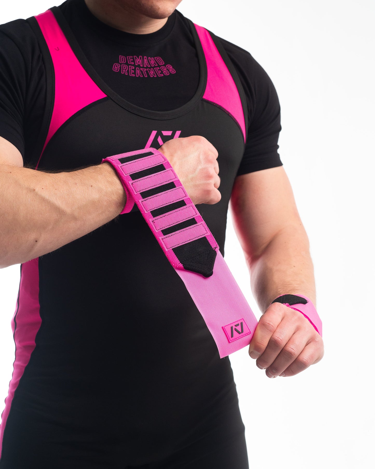 A7 IPF Approved Zebra Wraps feature strips of velcro on the wraps, allowing Zebra Wraps to conform fully to your unique preference of tightness. We offer Zebra wrist wraps in 3 lengths and 4 stiffnesses (Flexi, Mids, Stiff, and Rigor Mortis). The IPF Approved Kit includes Powerlifting Singlet, A7 Meet Shirt, A7 Deadlift Socks, Hourglass Knee Sleeves (Stiff Knee Sleeves and Rigor Mortis Knee Sleeves). Genouillères powerlifting shipping to France, Spain, Ireland, Germany, Italy, Sweden and EU. 