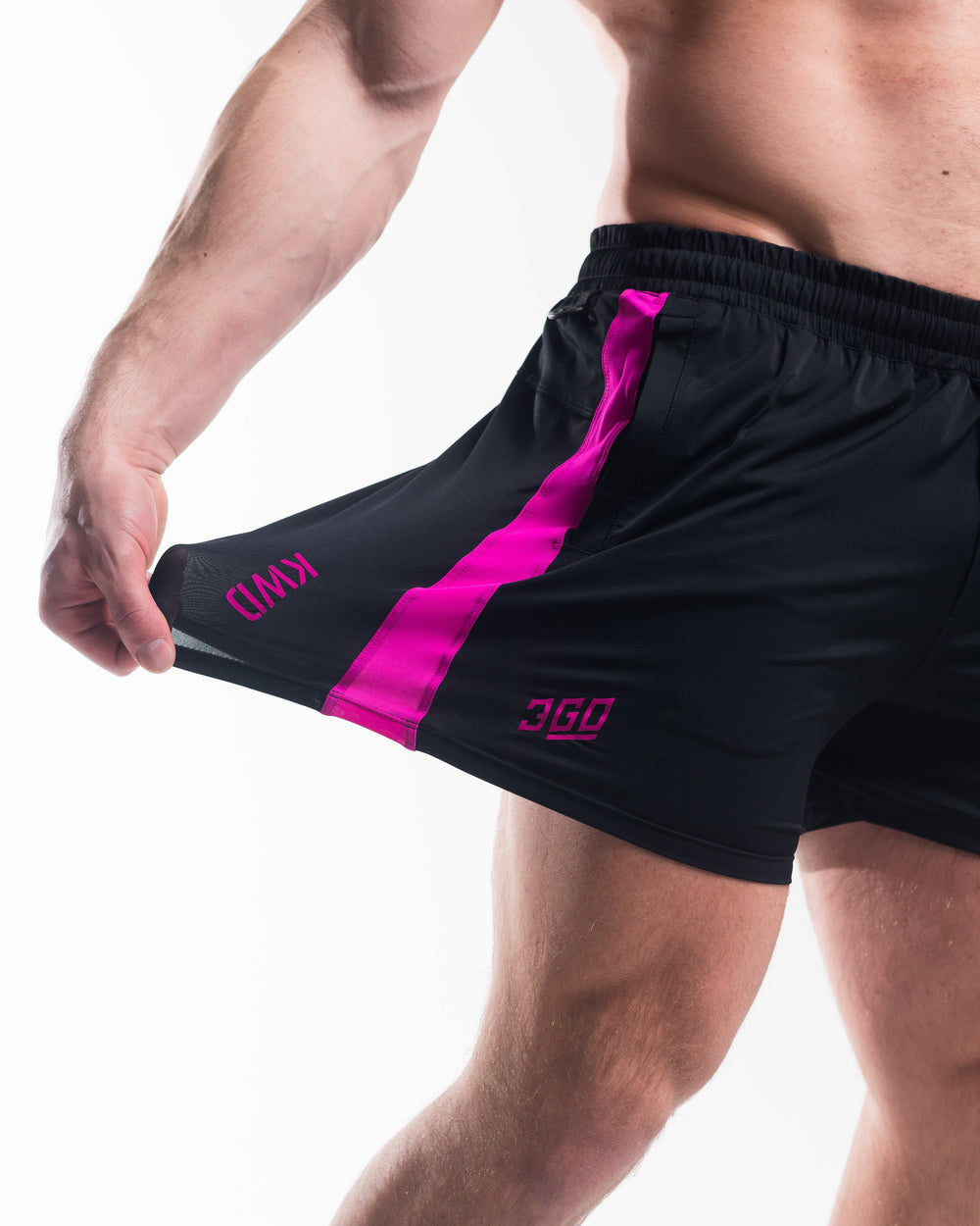 360GO was created to provide the flexibility for all movements in your training while offering comfort. These shorts offer 360 degrees of stretch in all angles and allow you to remain comfortable without limiting any movement in both training and life environments. Designed with a wide drawstring to easily adjust your waist without slipping. Purchase 360GO KWD shorts from A7 Europe. Genouillères powerlifting shipping to France, Spain, Ireland, Germany, Italy, Sweden and EU.