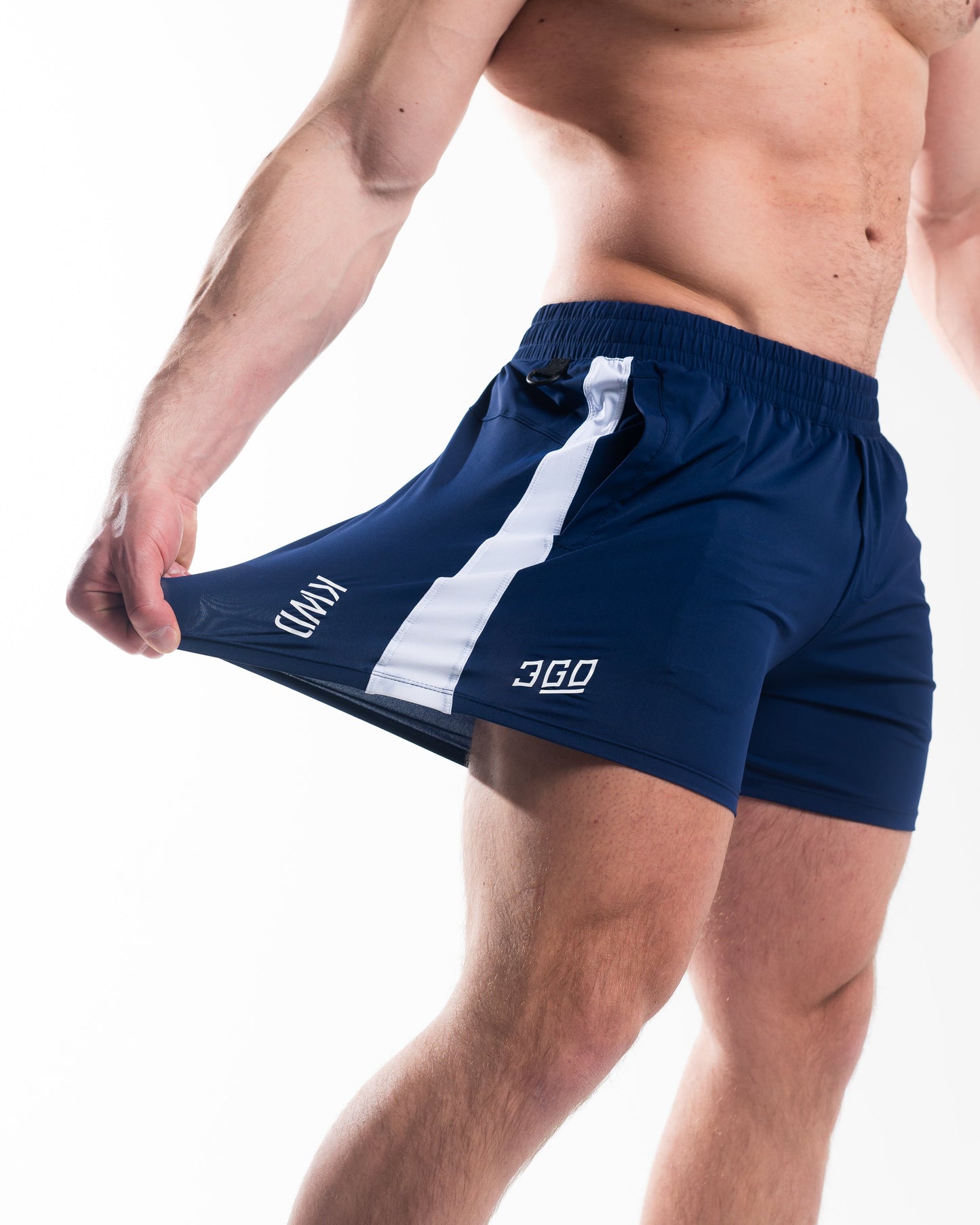 360GO was created to provide the flexibility for all movements in your training while offering comfort. These shorts offer 360 degrees of stretch in all angles and allow you to remain comfortable without limiting any movement in both training and life environments. Designed with a wide drawstring to easily adjust your waist without slipping. Purchase 360GO KWD shorts from A7 Europe. Genouillères powerlifting shipping to France, Spain, Ireland, Germany, Italy, Sweden and EU.