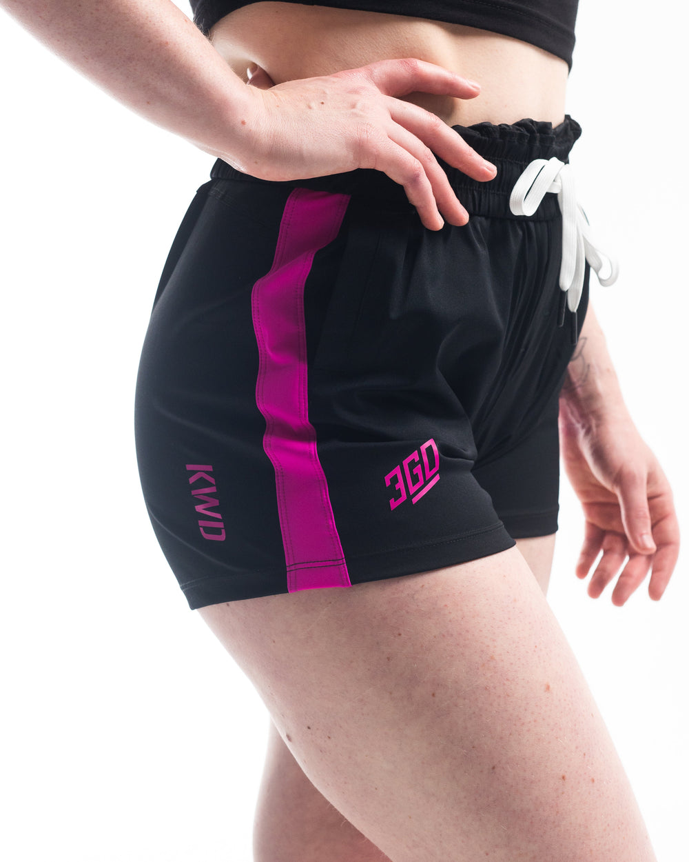 360GO was created to provide the flexibility for all movements in your training while offering comfort. These shorts offer 360 degrees of stretch in all angles and allow you to remain comfortable without limiting any movement in both training and life environments. Designed with a wide drawstring to easily adjust your waist without slipping. Purchase 360GO KWD shorts from A7 Europe. Genouillères powerlifting shipping to France, Spain, Ireland, Germany, Italy, Sweden and EU.