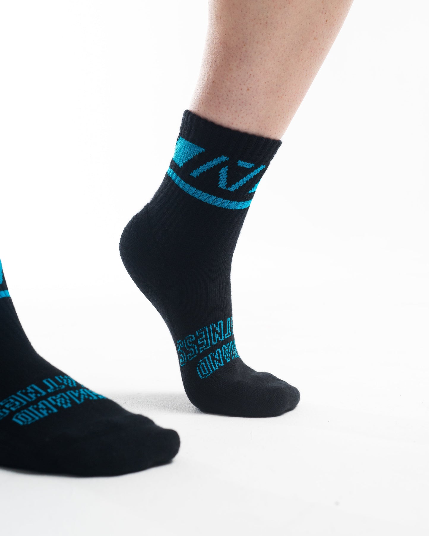 A7 Azul Crew socks showcase blue logos and let your energy show on the platform, in your training or while out and about. The IPF Approved Azul Meet Kit includes Powerlifting Singlet, A7 Meet Shirt, A7 Deadlift Socks. All A7 Powerlifting Equipment shipping to UK, Norway, Switzerland and Iceland.