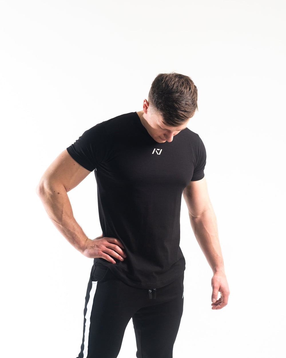 Stealth is our classic black on black shirt design. With the Stealth shirt you can be noticed, yet still, be able to be subtle. With the Stealth Bar Grip Shirt you can be noticed, yet still, be able to be subtle. The A7 silicone bar grip helps with slippery commercial benches and bars and anchors the barbell to your back. Genouillères powerlifting shipping to France, Spain, Ireland, Germany, Italy, Sweden and EU.