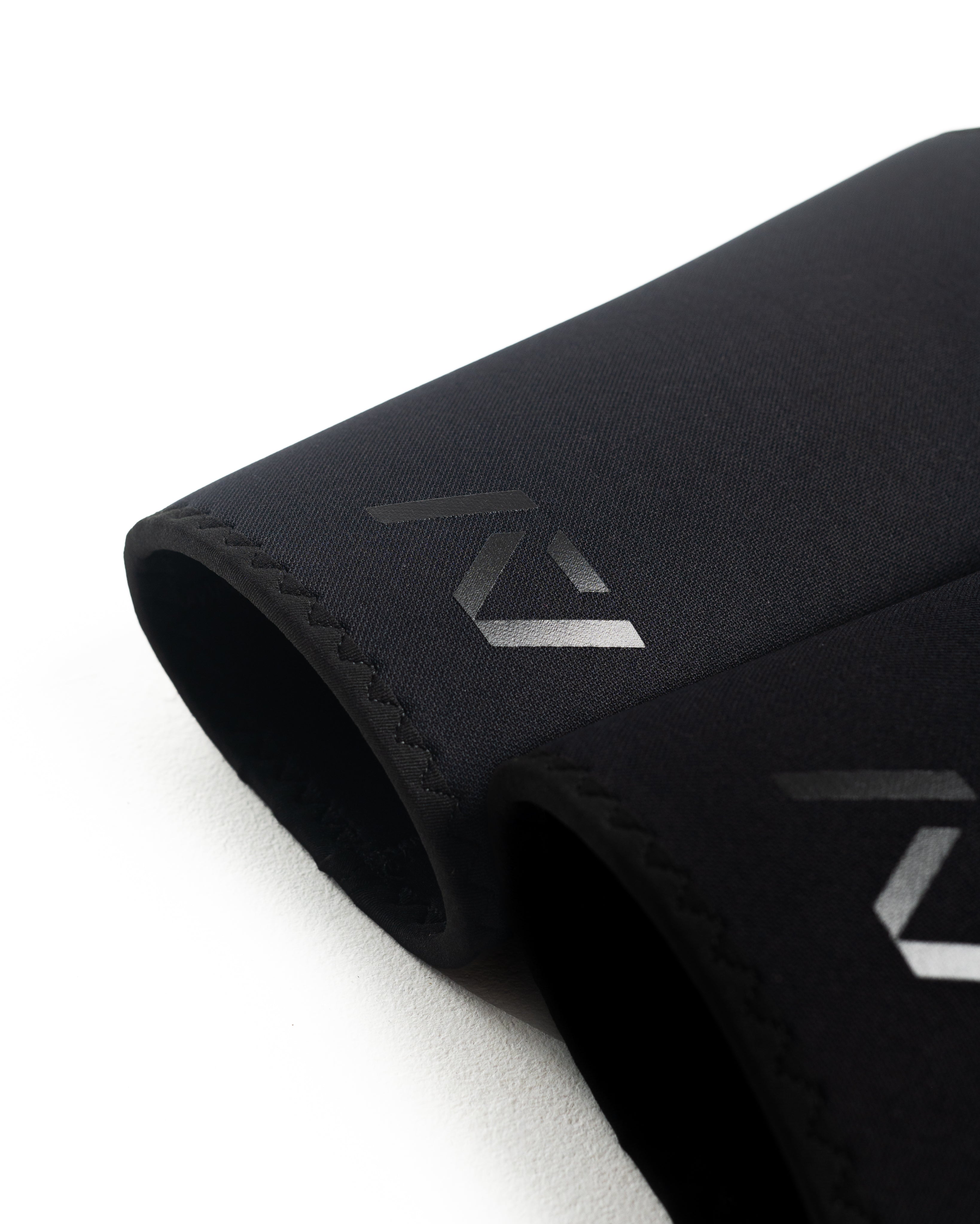 Hourglass Knee Sleeves - IPF Approved - Stealth